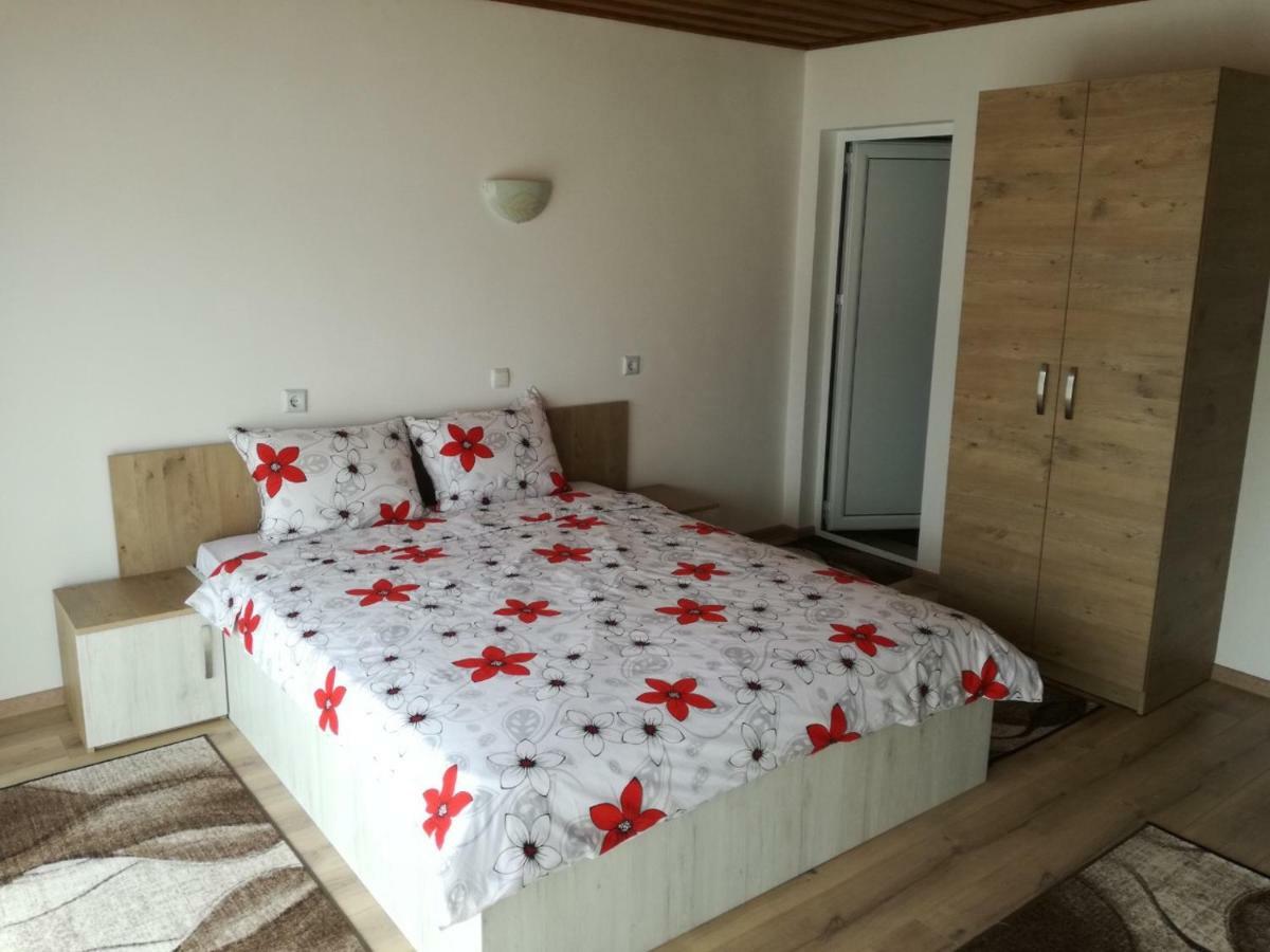 Къща Генчеви Hotel Sarnitsa ภายนอก รูปภาพ