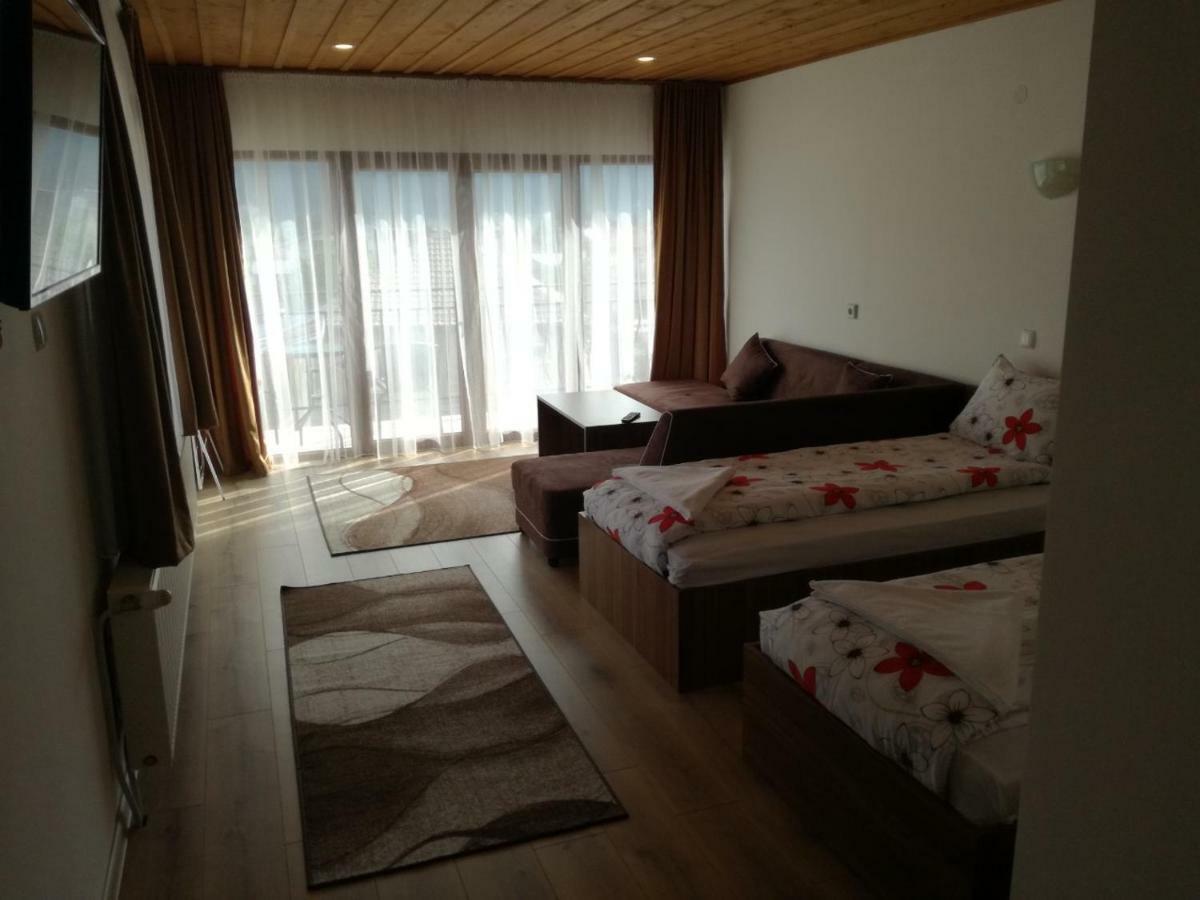 Къща Генчеви Hotel Sarnitsa ภายนอก รูปภาพ