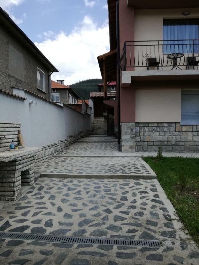 Къща Генчеви Hotel Sarnitsa ภายนอก รูปภาพ