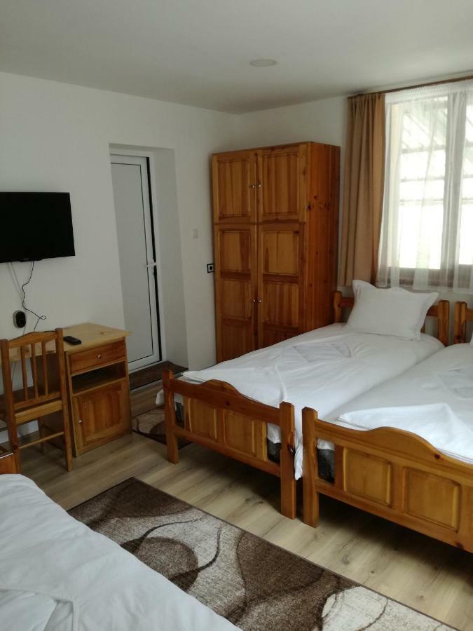 Къща Генчеви Hotel Sarnitsa ภายนอก รูปภาพ
