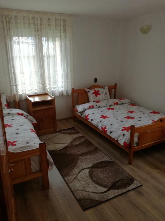 Къща Генчеви Hotel Sarnitsa ภายนอก รูปภาพ